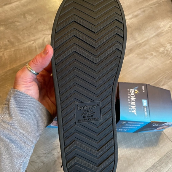 Isotoner Mens Signature slippers - Picture 2 of 7